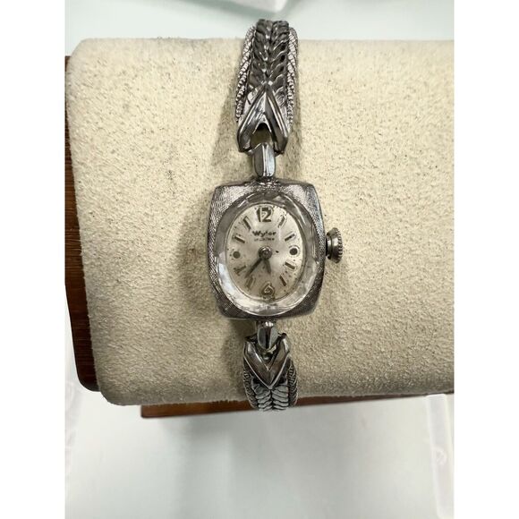 Ladies Vintage WYLER IncaflexWatch - Running 10kgf Bezel